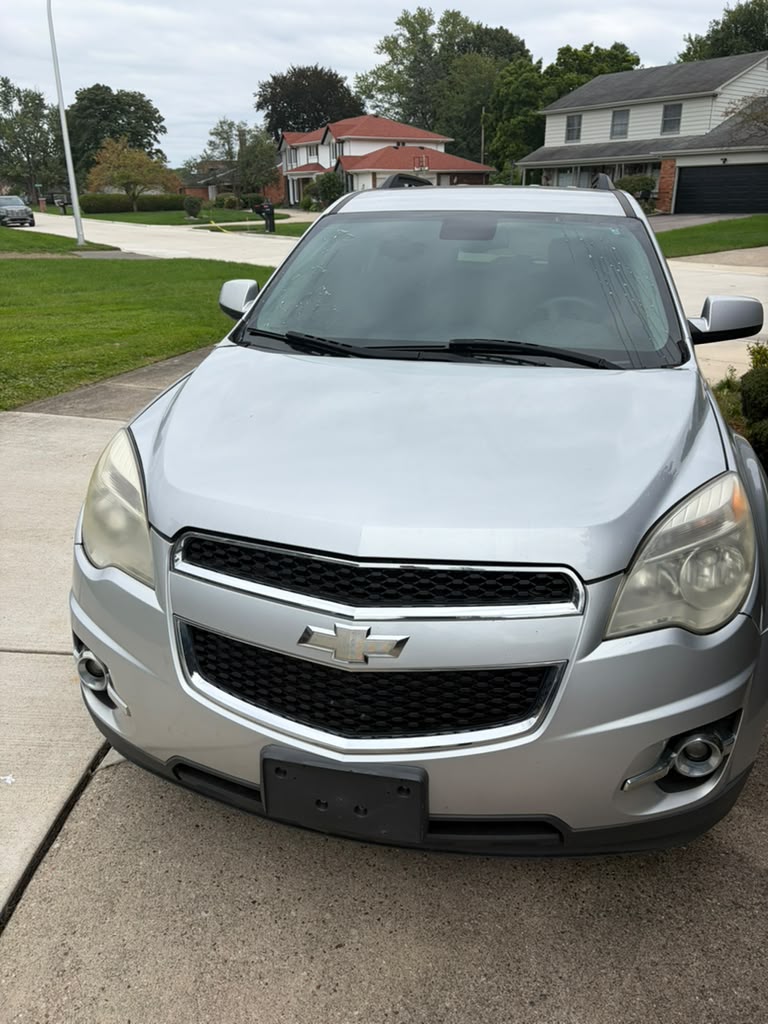 Silver Chevrolet Equinox, front view