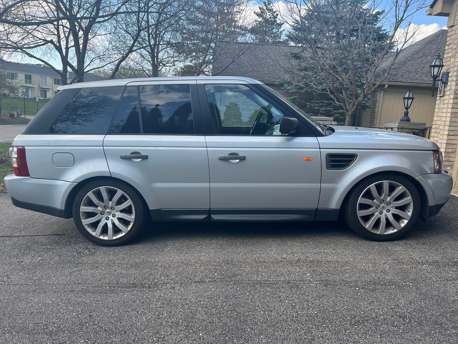 Silver Range Rover Sport HSE, passenger-side view