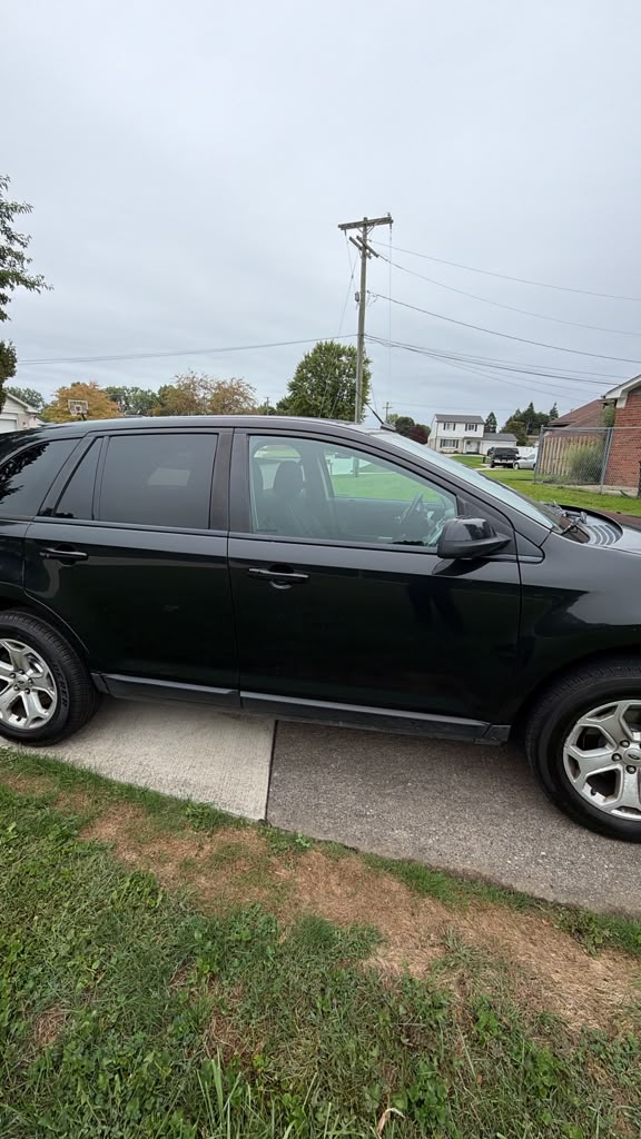 Black Ford Edge, close side view