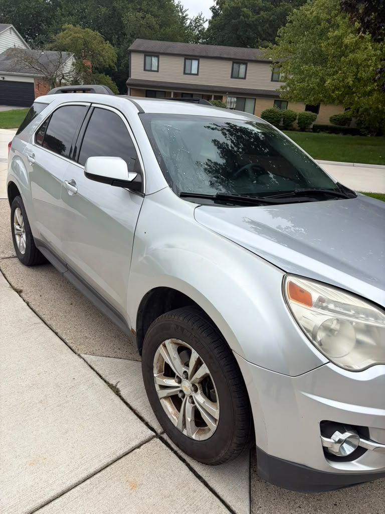 Silver Chevrolet Equinox, side view